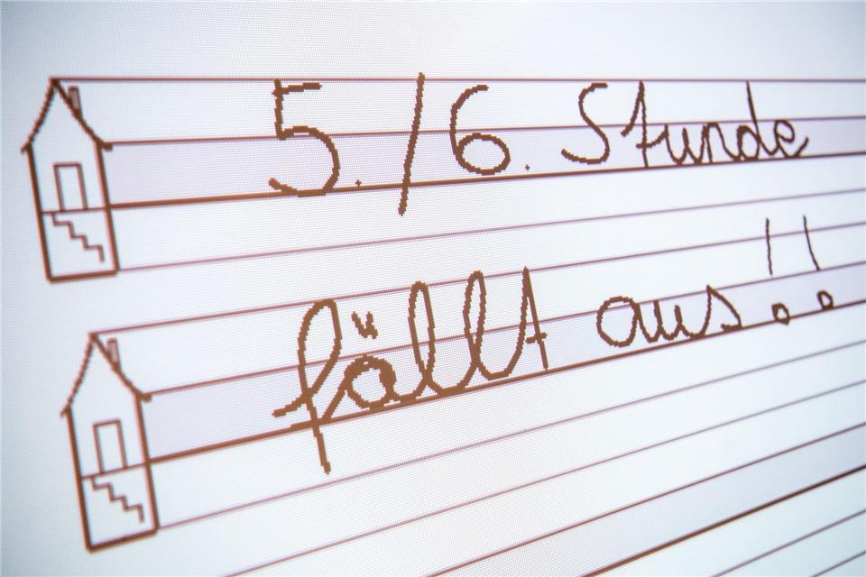 Auch den Lehrermangel nehmen die Grünen mit ihrem neuen Konzept für eine bessere Schulqualität in den Blick. (Symbolbild)Caroline SeidSeidel-Dißmannel/dpa