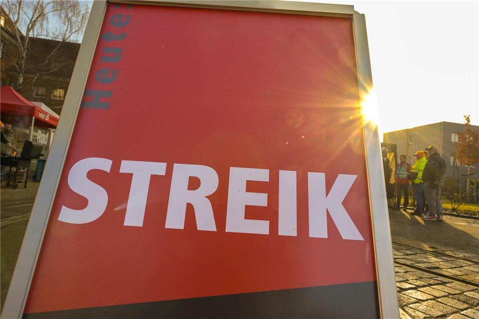 Auch den Schülerverkehr trifft der Warnstreik im Landkreis Sächsische Schweiz-Osterzgebirge. (Symbolbild)Heiko Rebsch/dpa