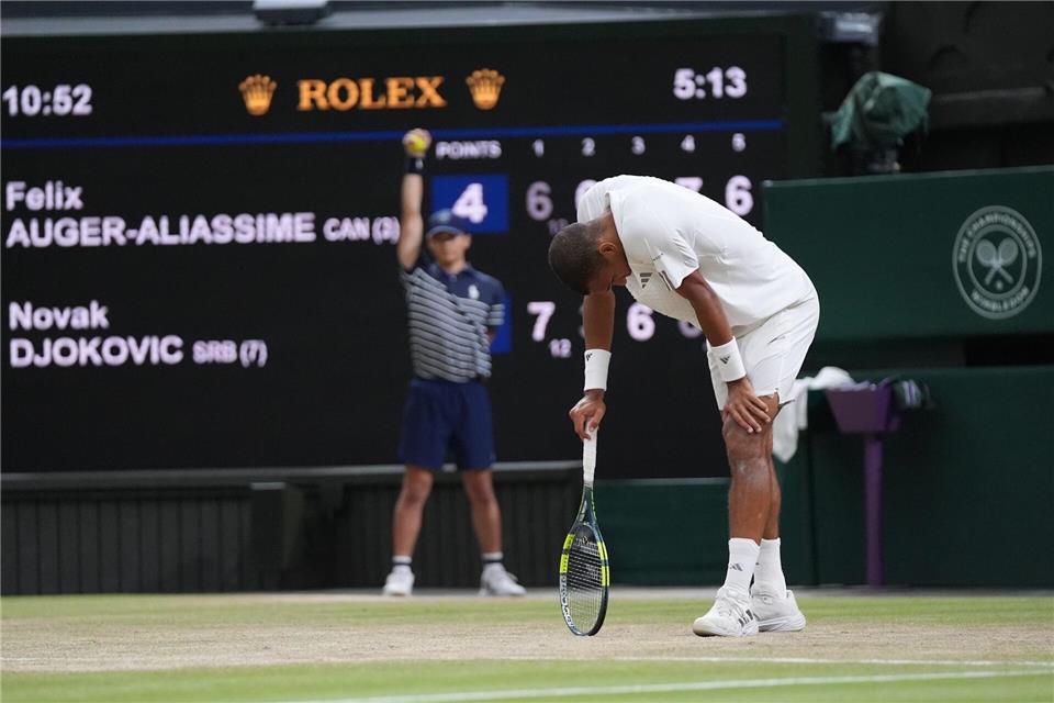 Auch der 25 Jahre alte Felix Auger-Aliassime war am Ende seiner Kräfte.Maja Smiejkowska/AP/dpa