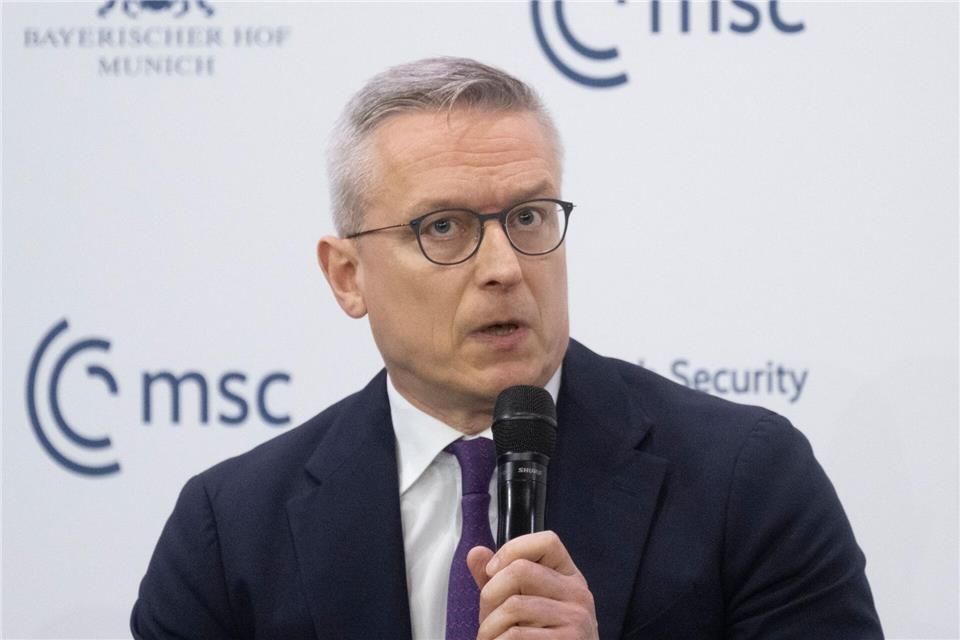 Auch der Digitalminister zeigt sich offen für Altersbeschränkungen. (Archivbild)Marijan Murat/dpa