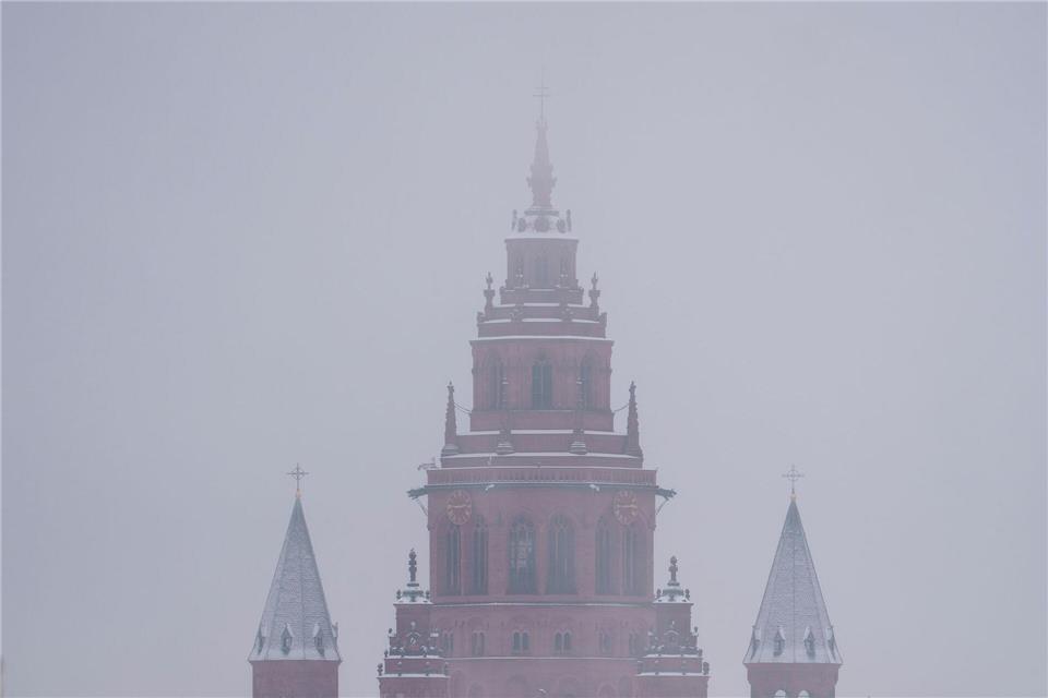 Auch der Dom in Mainz zeigte sich in winterlichem Gewand. Andreas Arnold/dpa