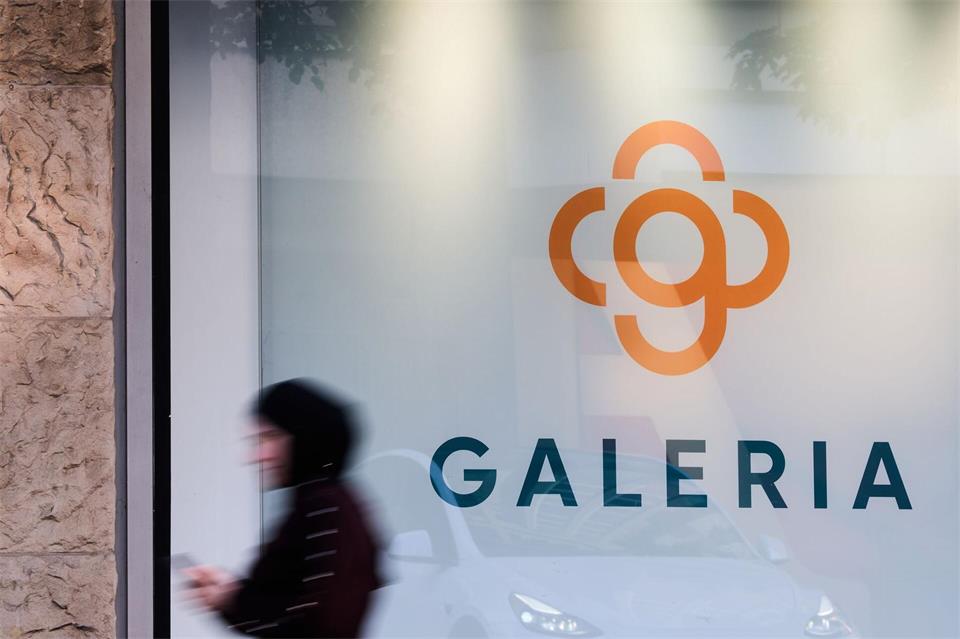 Auch der Galeria-Gesamtbetriebsrat hat viele Fragen an das Management, wie aus einem Flugblatt an die Beschäftigten hervorgeht.Rolf Vennenbernd/dpa