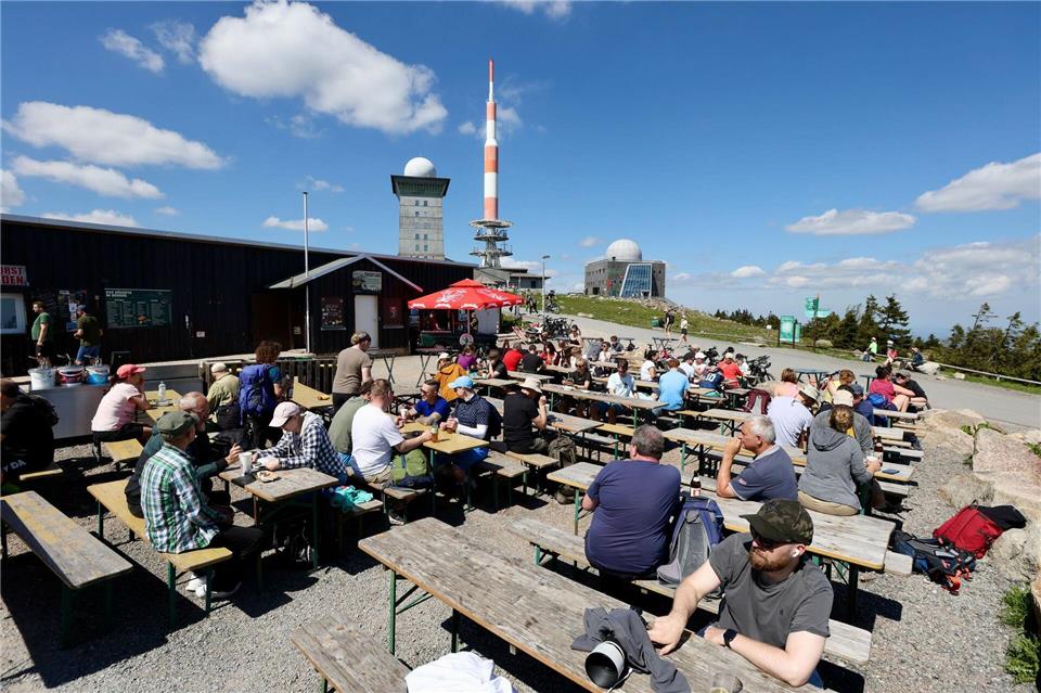 Auch der Harz stellt sich im Sommer auf viele Urlauber und Tagesausflügler ein. (Archivbild)Matthias Bein/dpa