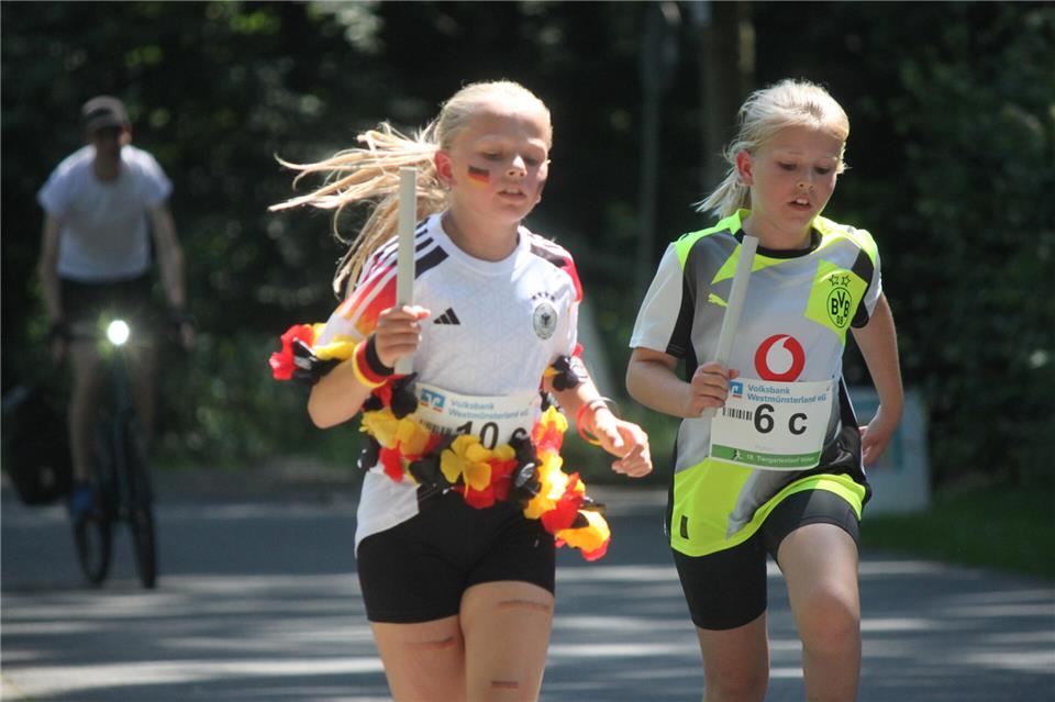 Auch der Nachwuchs war beim zweitheißesten Tiergartenlauf der Geschichte hart im Nehmen.