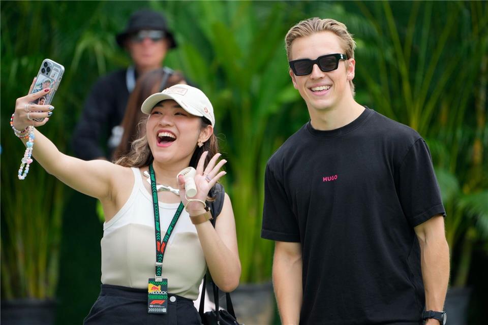 Auch der Neuseeländer Lawson hat schon seine Fans.Vincent Thian/AP/dpa