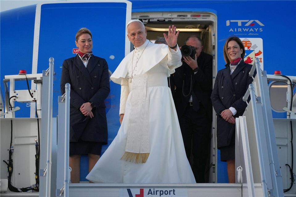 Auch der Papst ist derzeit mit einer Airbus-Maschine unterwegs. Alessandra Tarantino/AP/dpa