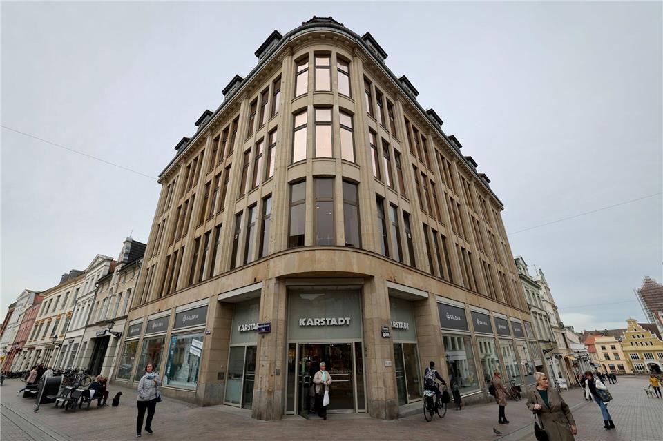 Auch der Standort Wismar steht auf der Liste. Es handelt sich dabei um einen traditionsreichen Ort - das Karstadt-Stammhaus. (Archivbild)Bernd Wüstneck/Deutsche Presse-Agentur GmbH/dpa