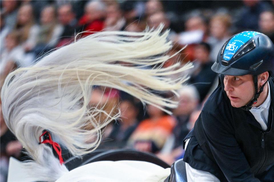 Auch der Turnier-Organisator selber will sich natürlich beim Springturnier am Pröbstingsee – im Idealfall fehlerfrei – durch den Stangenwald bewegen. Neben Johannes Ehning haben noch weitere 415 Teilnehmer ihr Kommen zugesagt.