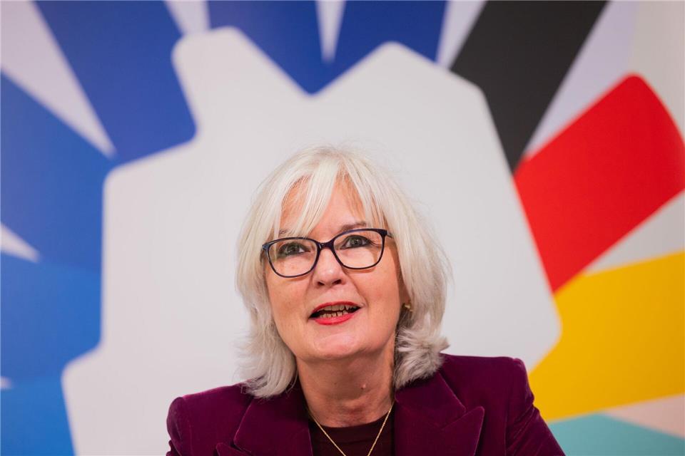 Auch der erste Kuss erfolgt später.Rolf Vennenbernd/dpa