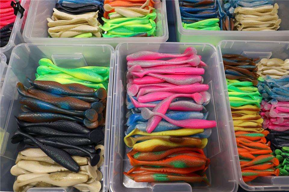 Auch die Angelbranche hat Frauen als Zielgruppe auf dem Schirm. (Symbolbild)Peter Gercke/dpa