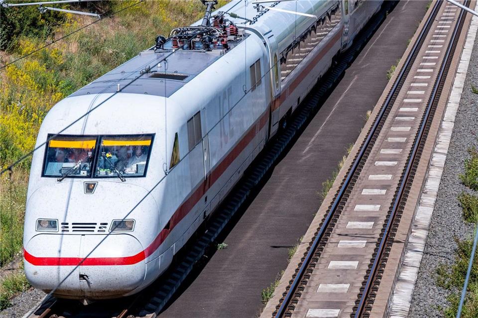 Auch die Deutsche Bahn testet den Siemens-Hochgeschwindigkeitszug  Velaro Novo. (Archiv)Jacob Schröter/dpa