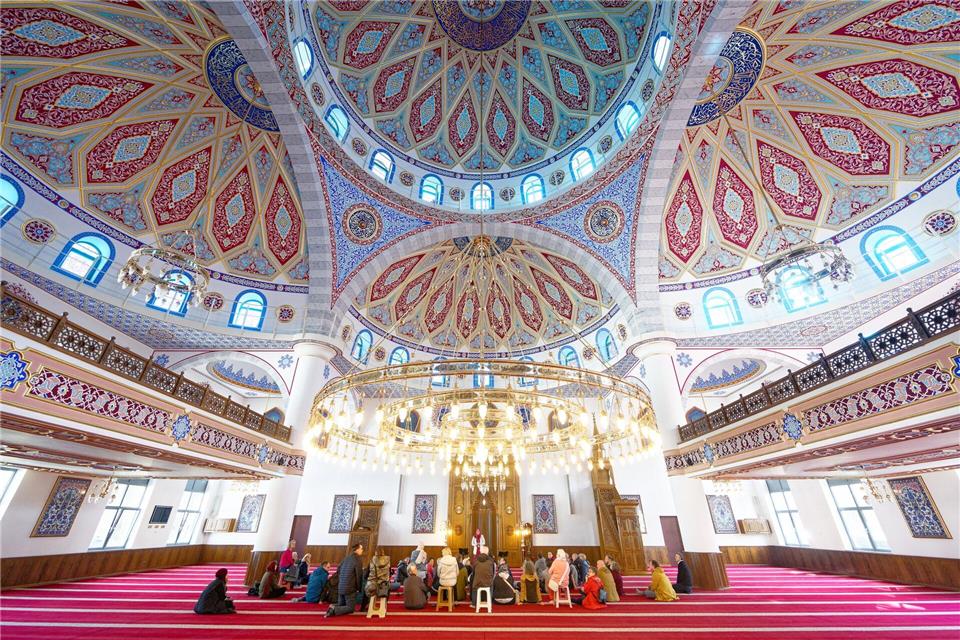 Auch die Duisburger Ditib-Merkez Moschee beteiligt sich wieder an dem Kennenlern-Tag. (Archivfoto)Henning Kaiser/dpa