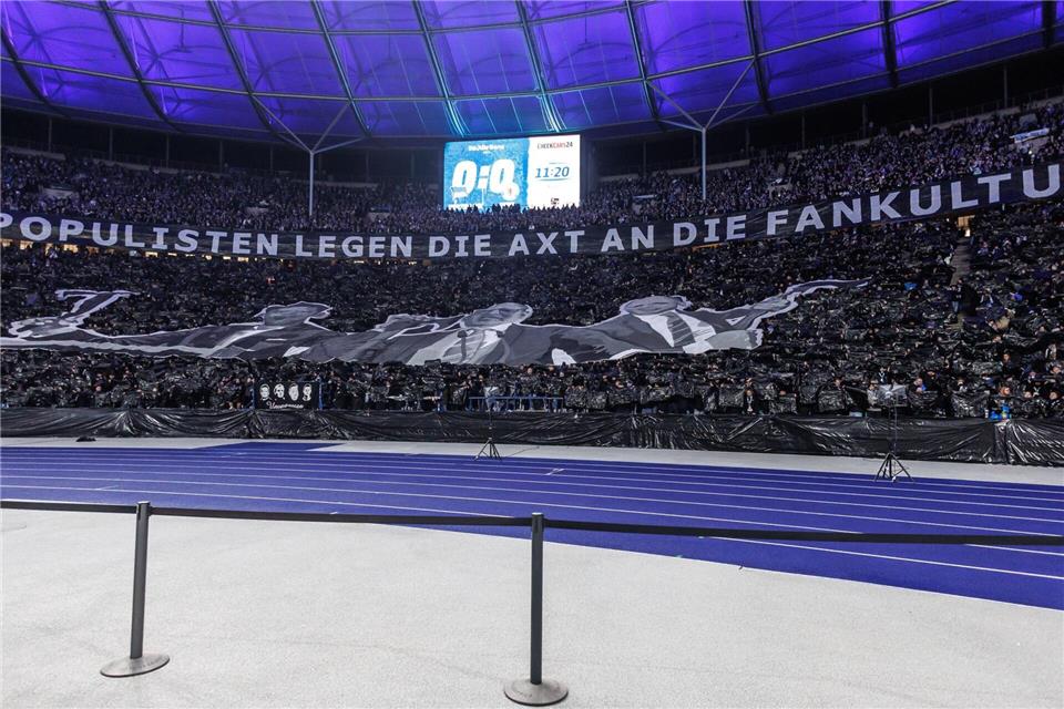 Auch die Fans der Hertha protestierten. (Archivfoto)Andreas Gora/dpa