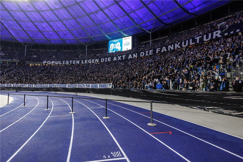 Auch die Fans von Hertha BSC haben ihren Unmut geäußert.Andreas Gora/dpa