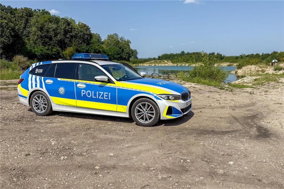 Auch die Polizei war bei dem Einsatz vor Ort.Jason Tschepljakow/dpa