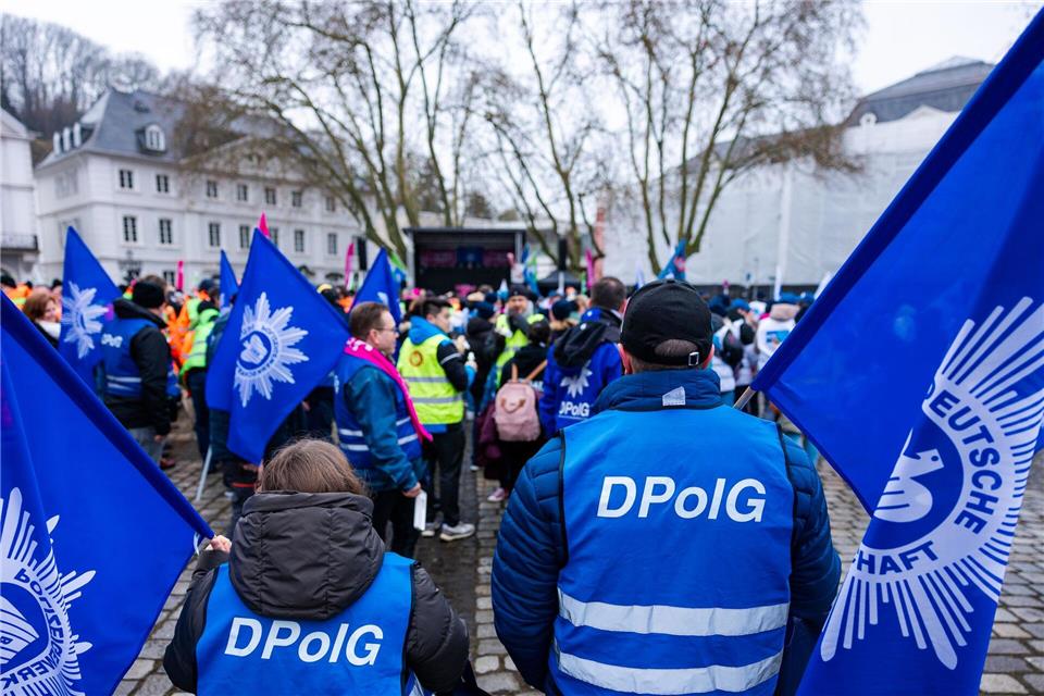 Auch die Polizeigewerkschaft beteiligt sich an den Streiks. (Foto aktuell)Laszlo Pinter/dpa/Laszlo Pinter