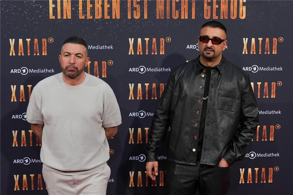 Auch die Rapper Samy (l) und SSIO kamen zur Preview.Soeren Stache/dpa