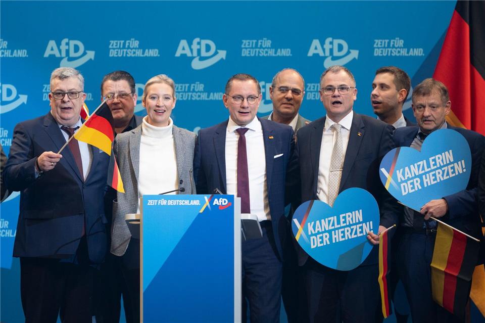 Auch die Reden beim Bundesparteitag in Riesa im vergangenen Januar flossen mit ein in die Bewertung durch den Verfassungsschutz. (Archivfoto)Sebastian Kahnert/dpa