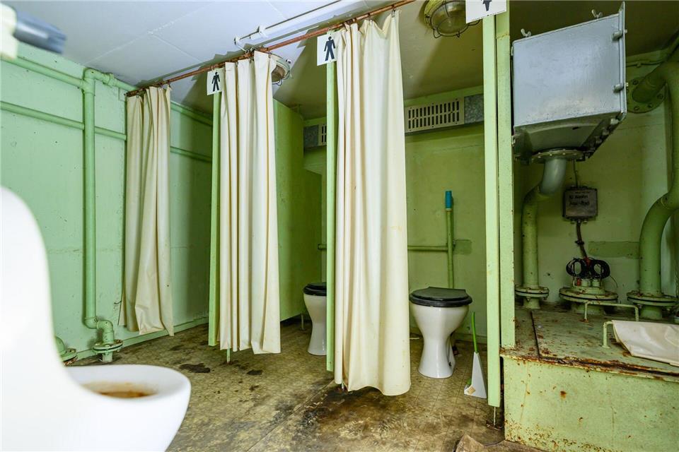 Führungsbunker des DDR-Innenministeriums geöffnet Auch die Toiletten sind im Bunker noch erhalten. (Archivfoto)Patrick Pleul/dpa