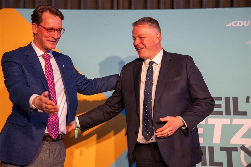 Auch die Unterschriften dieser beiden Ministerpräsidenten aus NRW und Rheinland-Pfalz stehen unter der Erklärung. (Archivbild)Harald Tittel/dpa