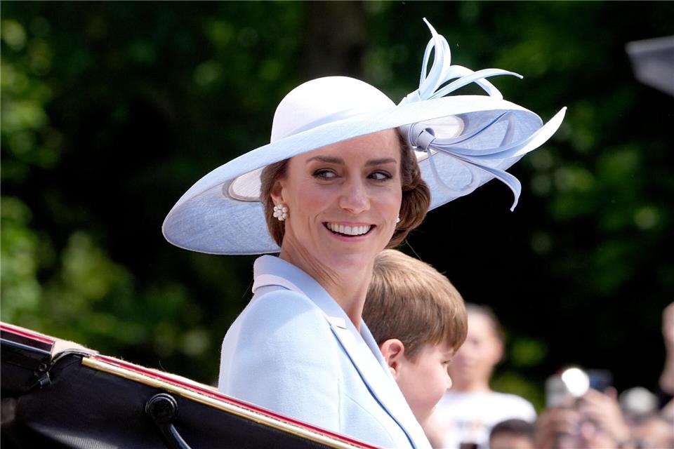 Auch die an Krebs erkrankte Prinzessin Kate nahm an der Parade teil.Aaron Chown/PA Wire/dpa