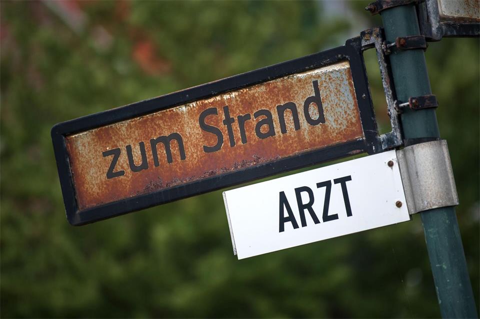 Auch die medizinische Versorgung auf den Inseln ist Thema auf der Mitgliederversammlung. (Symbolbild)Sina Schuldt/dpa