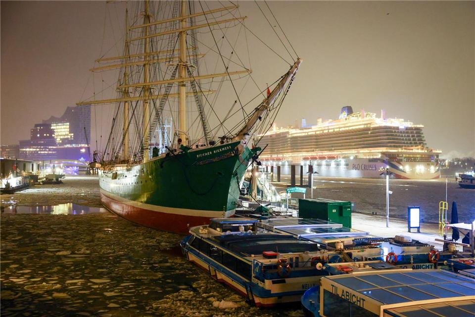 Auch die nächsten Tage bleiben frostig.Christian Charisius/dpa