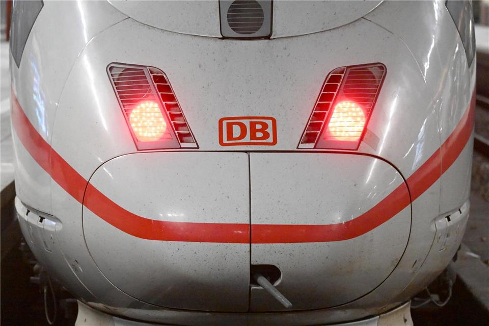 Auch die wichtige ICE-Verbindung München-Nürnberg ist betroffen. (Symbolbild)Felix Hörhager/dpa