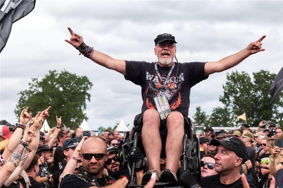 Auch dieser Mann hat offensichtlichSpaß auf dem Wacken Open Air.Marcus Golejewski/dpa