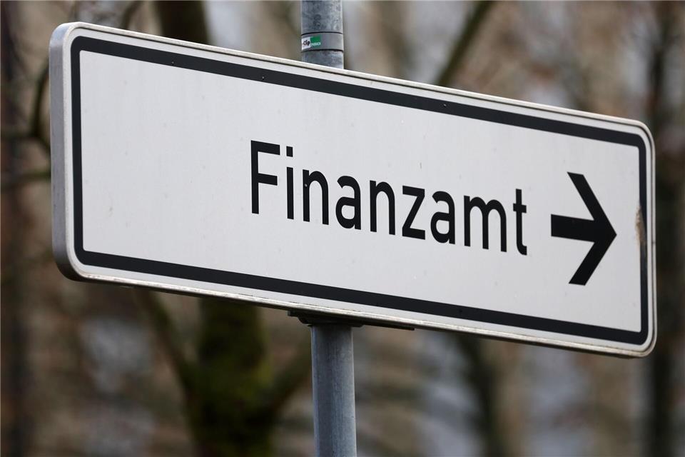 Auch digitale Erleichterungen bei der hessischen Steuerverwaltung sollen ihre personelle Unterstützung von Kommunen ermöglichen. (Symbolbild) Bernd Wüstneck/dpa