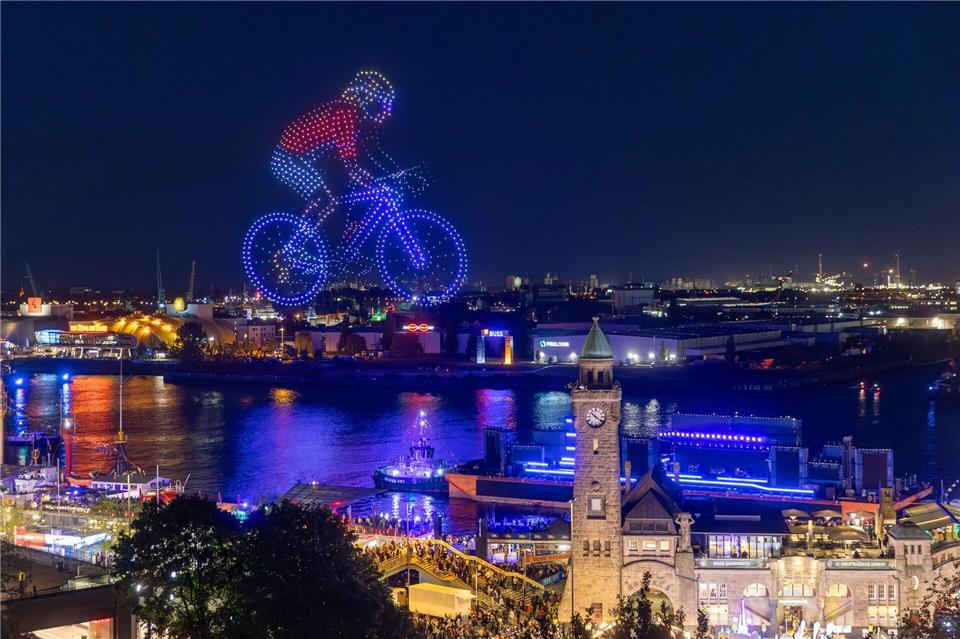 Auch ein Radrennfahrer war zu sehen.Bodo Marks/dpa