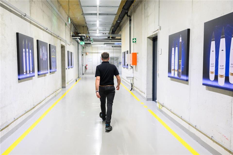 Auch ein großes Thema: Munitionsherstellung. So wie hier im Artilleriemunitionswerk von Rheinmetall.Julian Stratenschulte/dpa/dpa-tmn