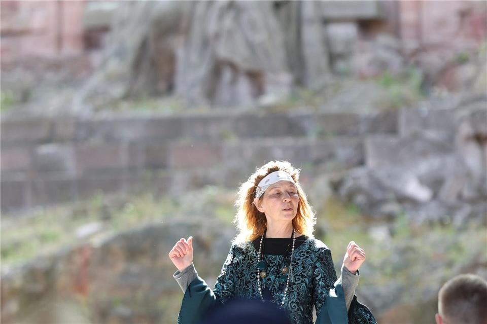 Auch eine Führung gab es beim Jubiläumsfest des Kyffhäuser-Denkmals.Matthias Bein/dpa