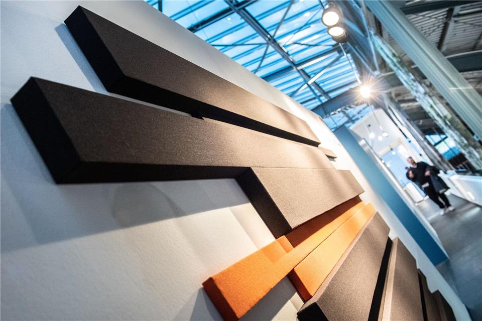 Auch eine Möglichkeit, die Wohnung leiser zu machen: schalldämpfende Wandpaneele anbringen.picture alliance / dpa Themendienst