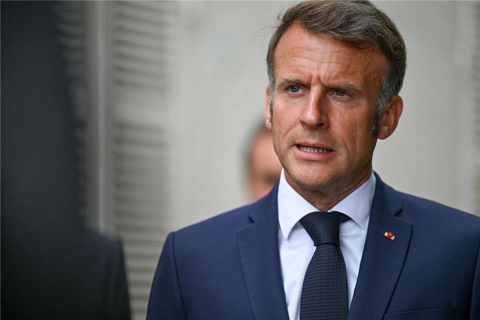 Sturz von Frankreichs Regierung abgewendet Auch für Präsident Macron stand viel auf dem Spiel. (Archivbild)Philippe Magoni/EPA POOL/AP/dpa