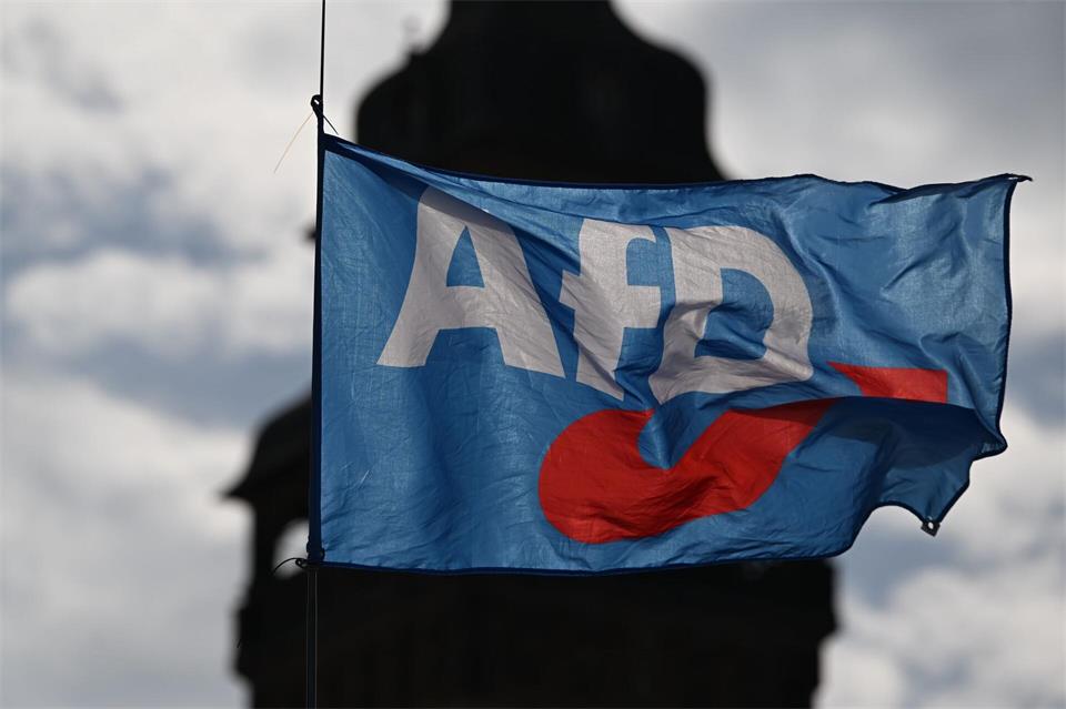 Auch hessische Juristen haben einen offenen Brief mit einer bundesweiten Aufforderung zu einem AfD-Verbotsverfahren unterzeichnet. (Symbolbild) Hendrik Schmidt/dpa