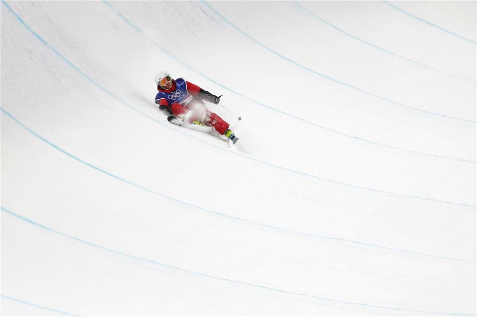 Auch im Finale kamen viele Starter - wie hier Dylan Marineau - zu Fall.Oliver Weiken/dpa