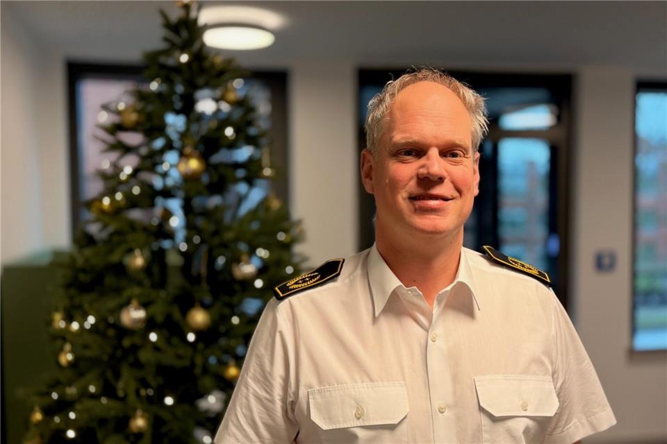 Auch im Kreishaus ist ein Weihnachtsbaum aufgestellt worden. Der ist allerdings aus Plastik.