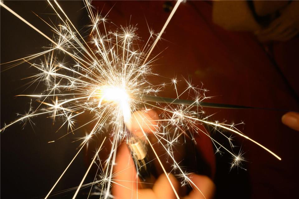 Auch im Norden wird zum Jahreswechsel viel gefeiert. (Symbolbild)Julian Stratenschulte/dpa