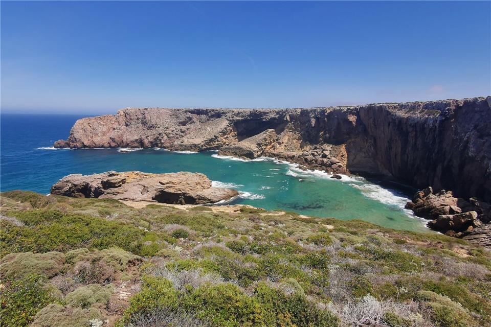 Auch im November sind Urlauber an der Algarve - der Sturm traf unter anderem einen Campingplatz.Geraldine Friedrich/dpa-tmn