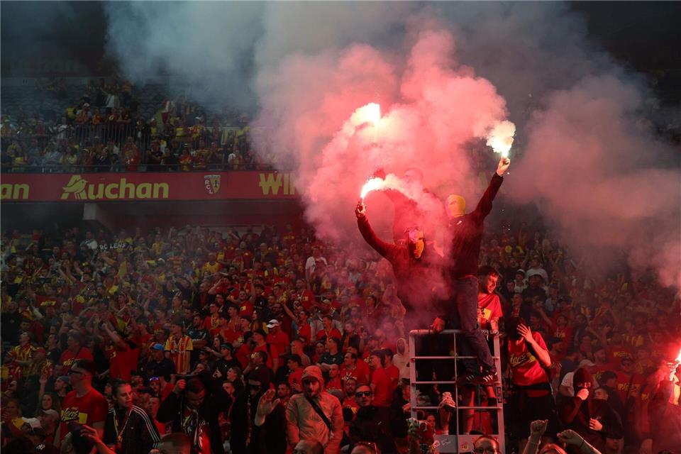 Auch im Stadion des RC Lens feierten die Fans.Franck Fife/AFP/dpa