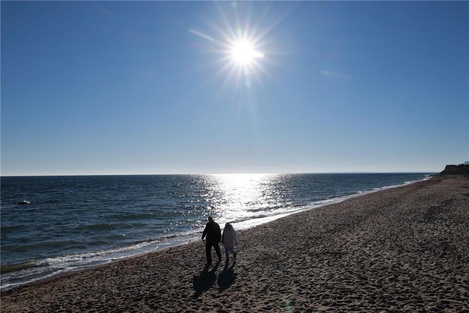 Auch im Winter ist der Urlaub an den Küsten beliebt. (Symbolbild)Christian Charisius/dpa