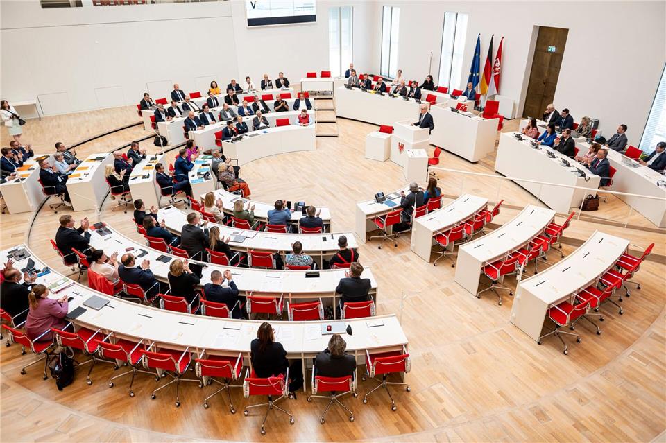 Auch im vergangenen Jahr sind wieder mehrere Ordnungsrufe vergeben worden. (Archivbild)Fabian Sommer/dpa