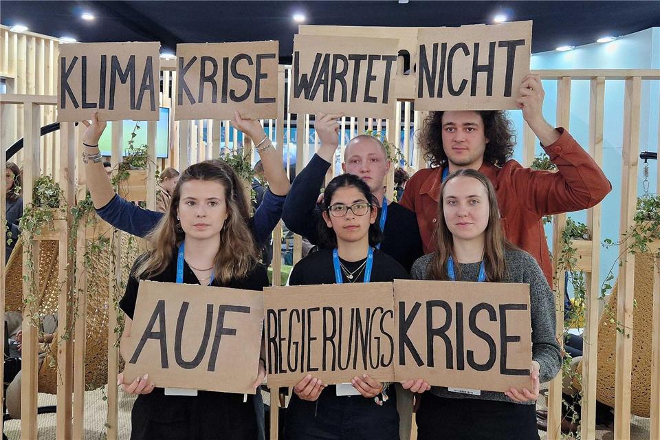 Auch in Baku dabei: Deutsche Aktivisten von Fridays for Future.Larissa Schwedes/-/dpa