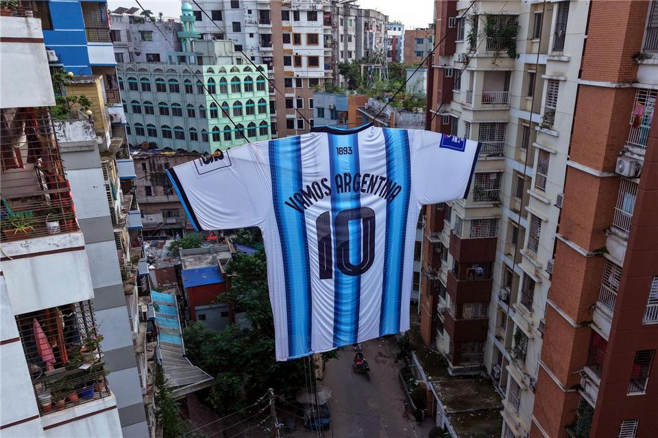 Auch in Bangladesch hat Messi eine riesige Anhängerschaft. (Archivbild)Syed Mahabubul Kader/ZUMA Press Wire/dpa