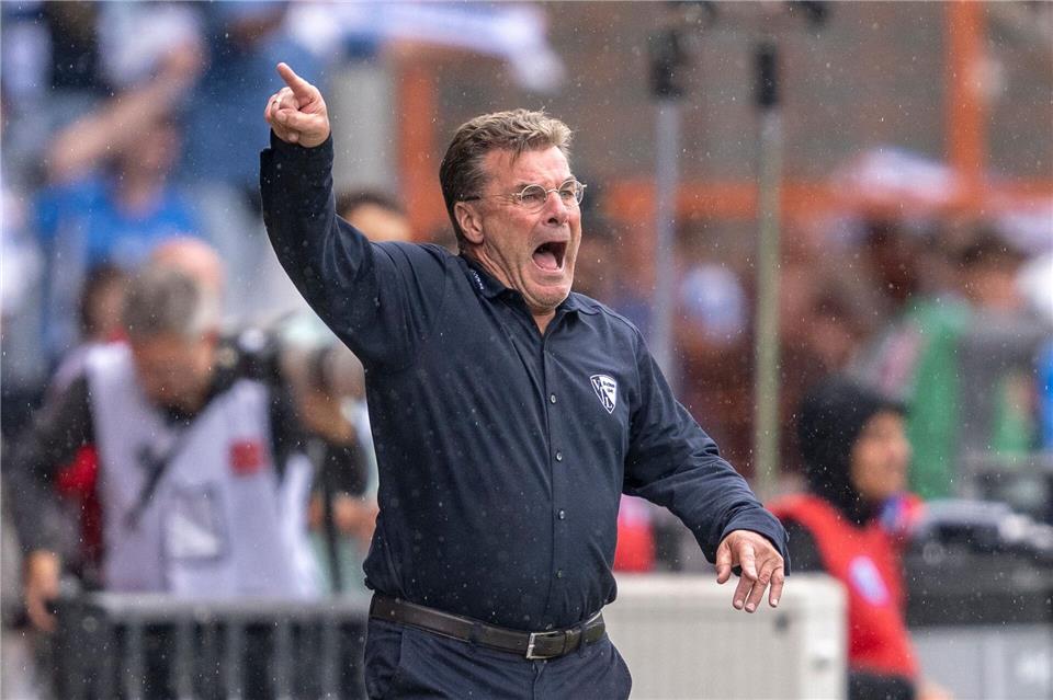 Auch in Bochum spitzt sich die Lage zu: Dieter Hecking bei der Niederlage in Paderborn.David Inderlied/dpa