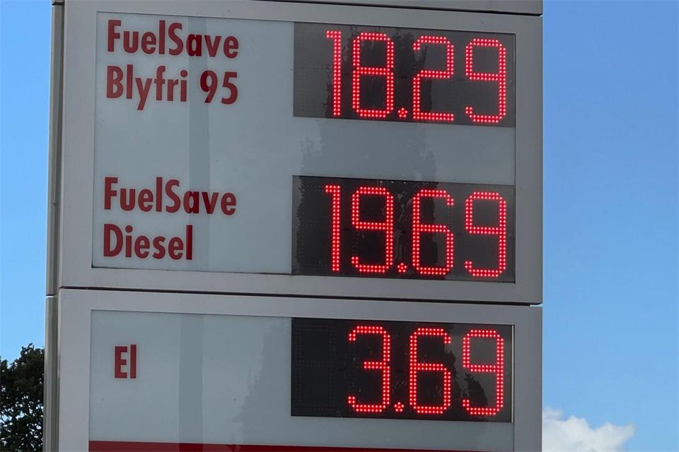 Auch in Dänemark ist Tanken teuer. Birgitta von Gyldenfeldt/dpa