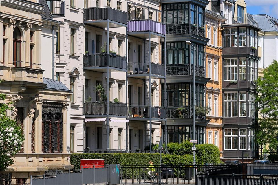Auch in Deutschland werden viele Wohnung über Plattformen wie etwa Airbnb kurzzeitig vermietet. (Symbolbild)Jan Woitas/dpa