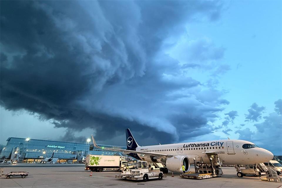 Auch in Hessen braute sich schon am Abend ein Gewitter zusammen.Kessler/Schnee/onw-images/dpa