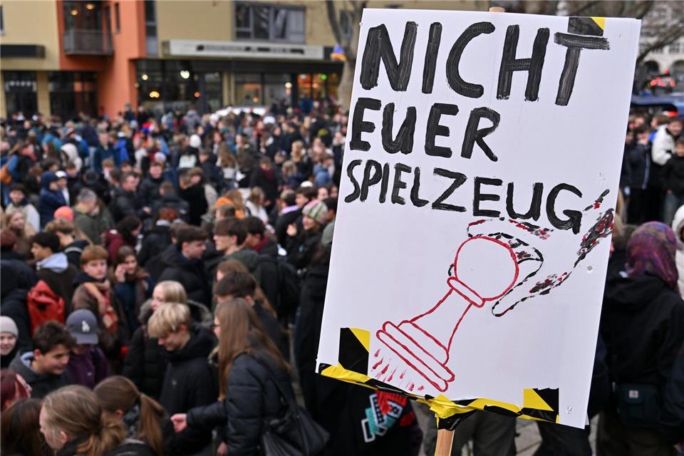 Auch in Jena demonstrierten viele junge Menschen gegen.Martin Schutt/dpa